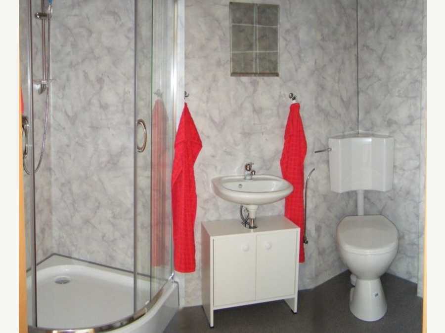 Dusche, WC - Pension Emskirchen