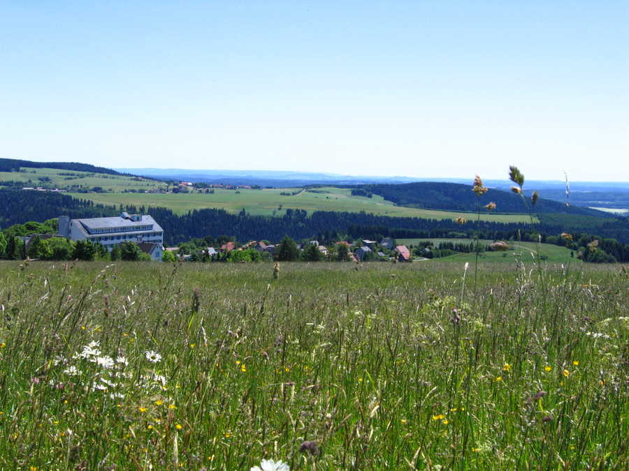 Hotelansicht vom Simmersberg - Werrapark Resort Hotel Frankenblick